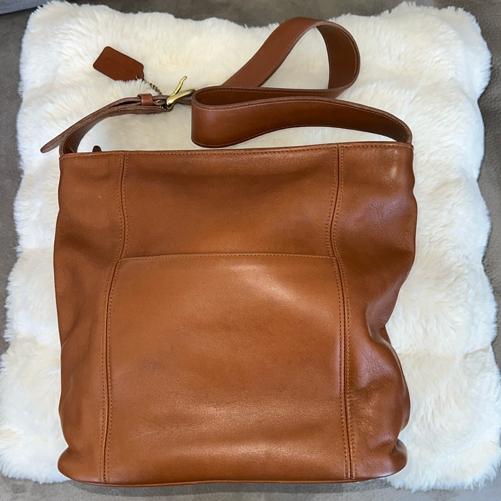 Coach 1990's Vintage Soho British Tan Leather Erickson Bucket Bag 4169